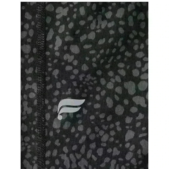 Define Powerhold High Waisted by Fabletics 7/8 Legging Black Green Camo SZ SMALL - Picture 3 of 8